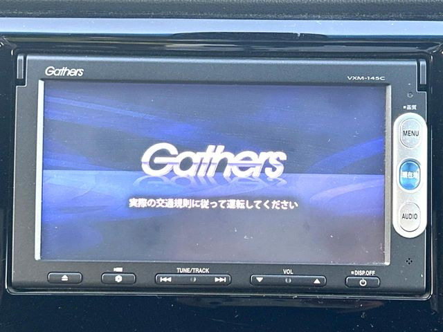 【純正ナビ】人気の純正ナビを装備しております。ナビの使いやすさはもちろん、オーディオ機能も充実!キャンプや旅行はもちろん、通勤や買い物など普段のドライブも楽しくなるはず♪