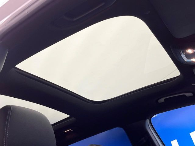 ���p�m���~�b�N�X���C�f�B���O���[�t::�唗�͂̃p�m���}���[�t�́A�㕔���Ȃɂ܂ő����Ă���A�J���I�ȋ�Ԃ����y���݂��������܂��B