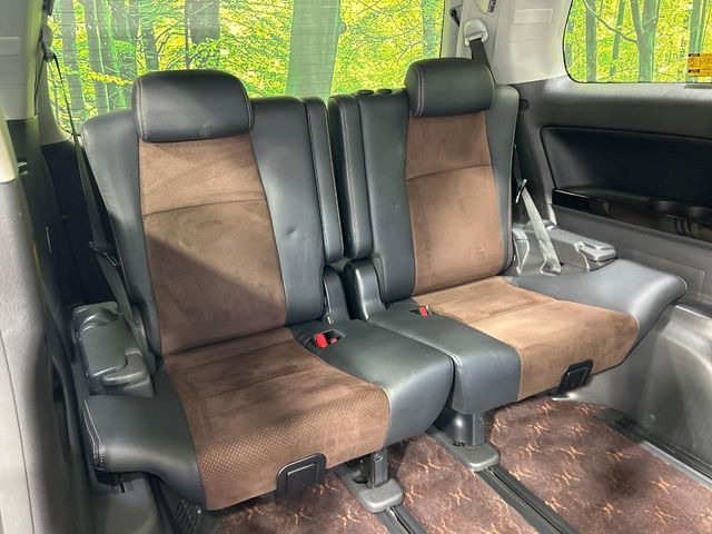 3列目シートはもちろん状態良好☆大人でもゆったりと座って頂けますので、大人数でのお出かけもラクラクです♪ご家族で、気の知れた仲間で、ドライブに行くのが楽しみですね♪