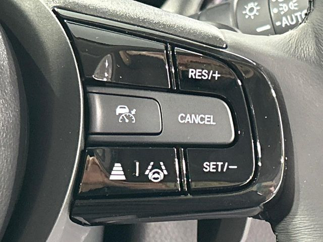 【アダプティブクルーズコントロール】高速道路での長距離走行が楽に!!自動で速度を保つクルーズコントロールが、衝突軽減システムと連携し、前方の車両を感知して車間を保つように速度調節してくれます!!