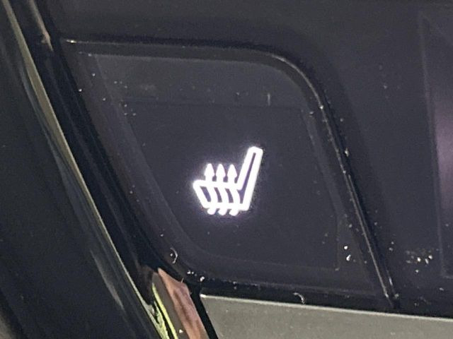 【シートヒーター】寒い日に重宝するシートヒーター!エアコンより早く温まってくれるので寒がりの人も安心ですね♪エアコンの温風は乾燥するから苦手、という方にもをおすすめです。