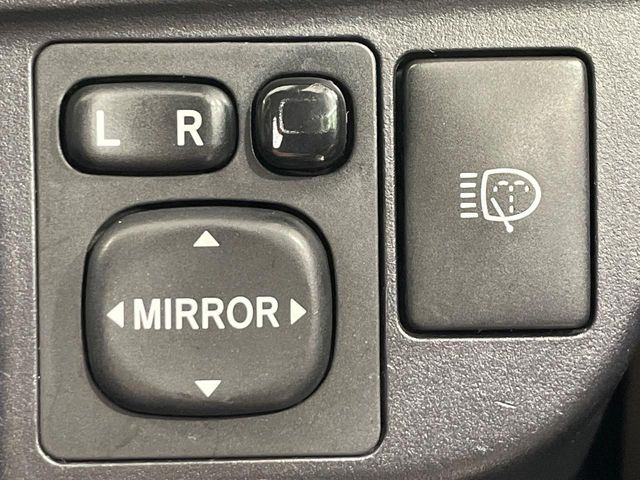 �y�d���i�[�~���[�z�T�C�h�~���[�͓d���i�[���ƂȂ��Ă���A�������ԏ�ł��L�Y�������X�N��}�����܂��B