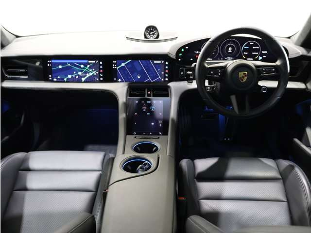 タイカンターボ 4シート 4WD