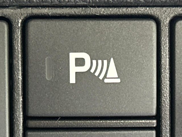 【クリアランスソナー】バンパーに付いたセンサーが障害物を検知!一定の距離に近づくとアラートで教えてくれます♪狭い駐車スペースや車庫入れ時も安心ですね☆