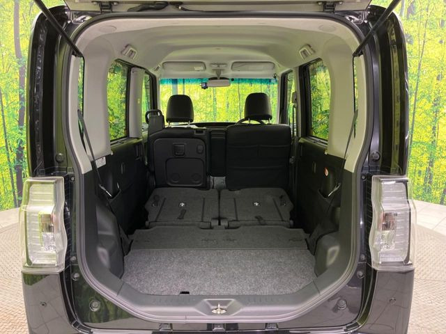 積み下ろしのしやすいデッキにはたっぷりと荷物を積み込んでいただけます。遊びから仕事まで、様々なシーンで頼れます♪