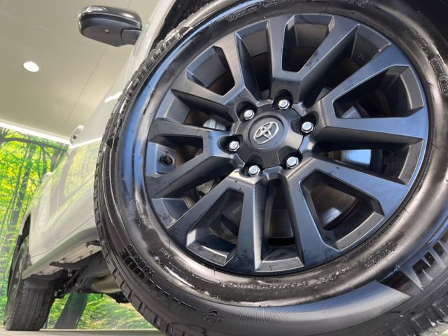 【純正18インチアルミホイール】外観にマッチした純正アルミホイールを装着しております。各種社外アルミホイールや、スタッドレスタイヤも取扱いしております。是非ご相談ください♪