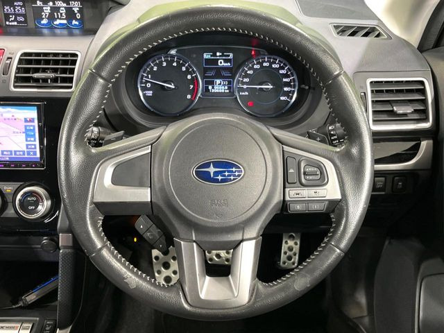 �y�����v�����X�e�A�����O�z�㎿�Ȋv���g�p���邱�ƂŁA��ɂ����������݂ƂĂ��^�]���₷���n���h���ł���