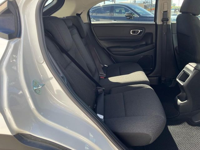 後部座席も気になるようなキズ・汚れやへたり等、大きなダメージはなく、良好な状態です。