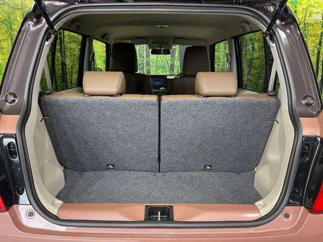 ���i�̂���������ʋ΁A���}���ɏ\���ȉ׎��X�y�[�X���m�ۂ��Ă���܂��B�Z�J���h�V�[�g��|���ƁA�傫�ȉו��̐ύڂ��\�ł���