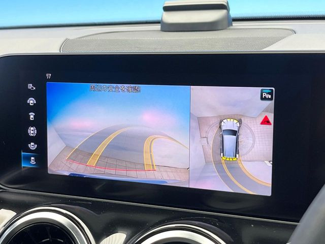 ���p�m���~�b�N�r���[���j�^�[:��p�̃J�����ɂ��A�ォ�猩���낵���悤�Ȏ��_��360�x�N���}�̎��͂��m�F���邱�Ƃ��ł��܂������p�������m�F���₷���A�����ꏊ�ł̐؂�Ԃ��⒓�Ԃ��X���[�Y�ɍs���܂��B