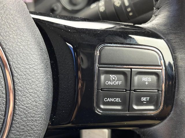 ���I�[�g�N���[�Y�R���g���[��:�������H�⎩���Ԑ�p���H���ɂāA�葬���q���\�ƂȂ�֗��ȋ@�\�ł��B�������ړ��̍ۂł����ɂ����֗��ɂ��g�����������܂���