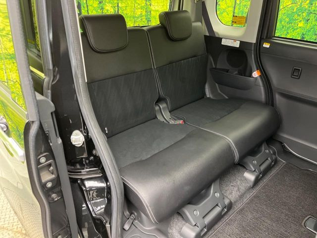 後部座席も気になるようなキズ・汚れやへたり等、大きなダメージはなく、良好な状態です。