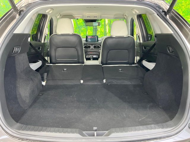 後席を格納すると、これだけの広さが!シーンに合わせたシートアレンジで、大きな荷物も積むことが出来ます♪