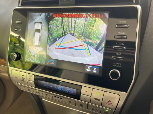 【パノラミックビューモニター】専用のカメラにより、上から見下ろしたような視点で360度クルマの周囲を確認することができます☆死角部分も確認しやすく、狭い場所での切り返しや駐車もスムーズに行えます。