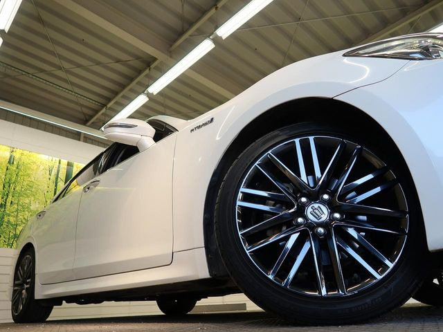 �y����18�C���`�X�p�b�^�����O�A���~�z�C�[���z�O�ςɃ}�b�`���������A���~�z�C�[���𑕒����Ă���܂��B�e��ЊO�A���~�z�C�[����A�X�^�b�h���X�^�C�����戵�����Ă���܂��B���񂲑��k����������