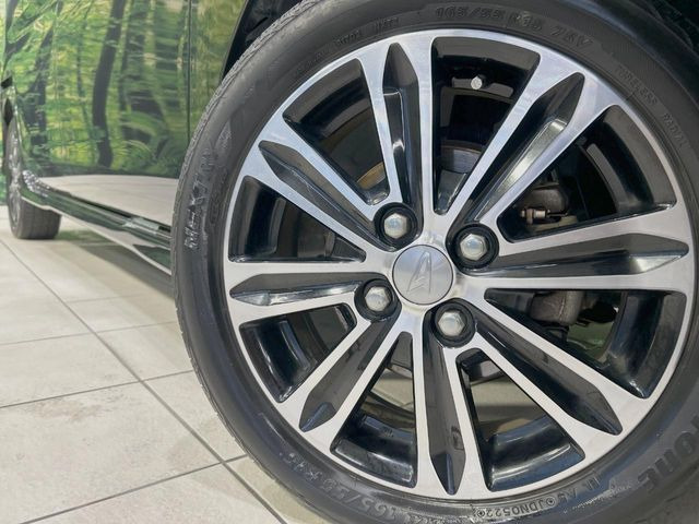 �y����15�C���`�A���~�z�C�[���z�O�ςɃ}�b�`���������A���~�z�C�[���𑕒����Ă���܂��B�e��ЊO�A���~�z�C�[����A�X�^�b�h���X�^�C�����戵�����Ă���܂��B���񂲑��k����������