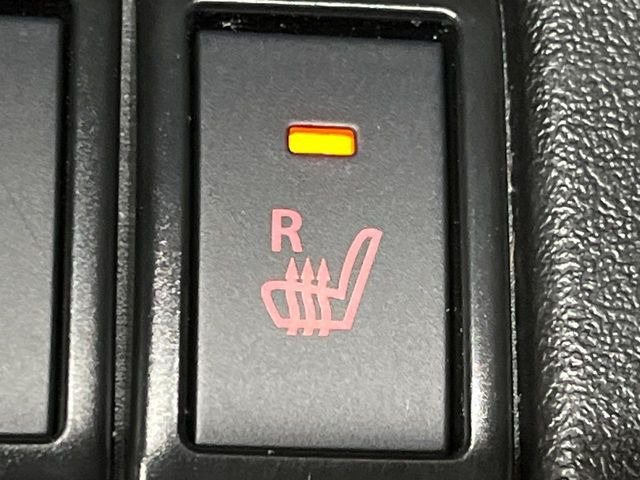 【シートヒーター】寒い日に重宝するシートヒーター!エアコンより早く温まってくれます!エアコンの温風は乾燥するから苦手、という方にもをおすすめです。