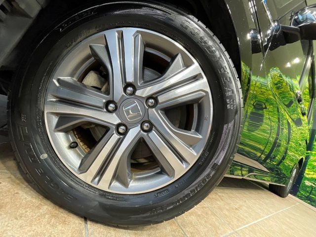 �y����16�C���`�A���~�z�C�[���z�O�ςɃ}�b�`���������A���~�z�C�[���𑕒����Ă���܂��B�e��ЊO�A���~�z�C�[����A�X�^�b�h���X�^�C�����戵�����Ă���܂��B���񂲑��k����������