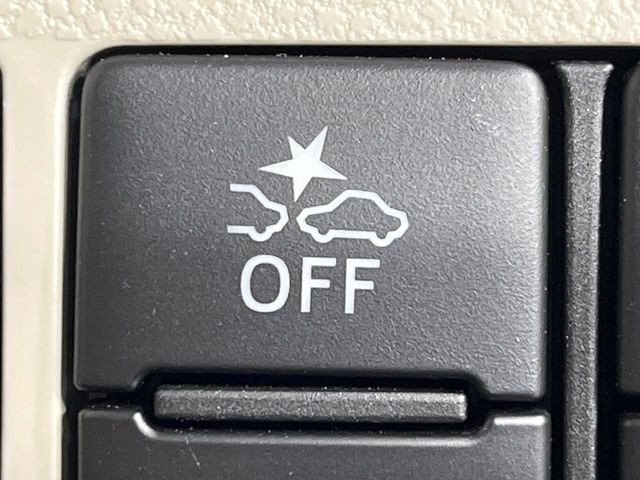 【スマートアシスト3】走行中に前方の車両等を認識し、衝突しそうな時は警報とブレーキで衝突回避と被害軽減をアシスト。より安全にドライブをお楽しみいただけます。