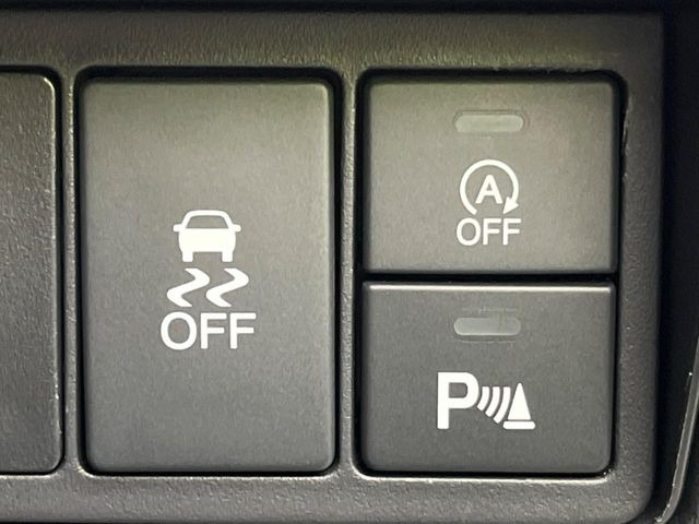 【クリアランスソナー】バンパーに付いたセンサーが障害物を検知!一定の距離に近づくとアラートで教えてくれます♪狭い駐車スペースや車庫入れ時も安心ですね☆