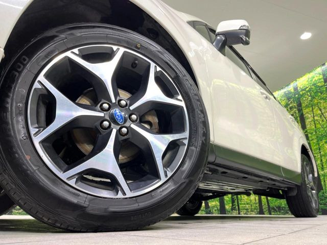 �y����18�C���`�A���~�z�C�[���z�O�ςɃ}�b�`���������A���~�z�C�[���𑕒����Ă���܂��B�e��ЊO�A���~�z�C�[����A�X�^�b�h���X�^�C�����戵�����Ă���܂��B���񂲑��k����������