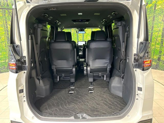 ���i�̂���������ʋ΁A���}���ɏ\���ȉ׎��X�y�[�X���m�ۂ��Ă���܂��B�Z�J���h�V�[�g��|���ƁA�傫�ȉו��̐ύڂ��\�ł���