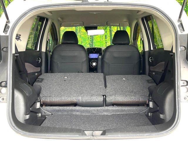 普段のお買い物や通勤、送迎等に十分な荷室スペースを確保しております。セカンドシートを倒すと、大きな荷物の積載も可能です♪