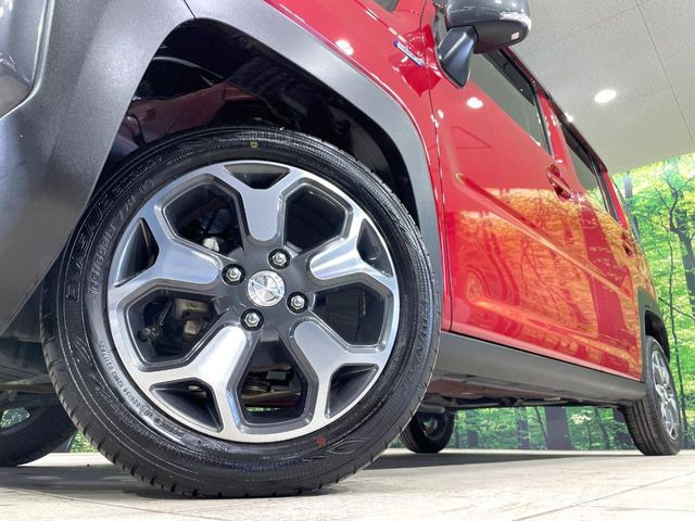 【純正15インチアルミホイール】外観にマッチした純正アルミホイールを装着しております。各種社外アルミホイールや、スタッドレスタイヤも取扱いしております。是非ご相談ください♪