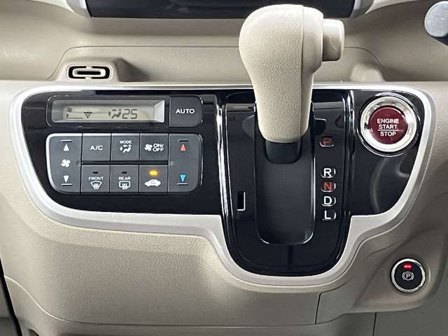 シフトレバー周りもキレイな状態です!