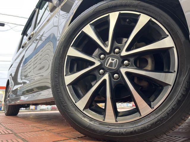 �y����17�C���`�A���~�z�C�[���z�O�ςɃ}�b�`���������A���~�z�C�[���𑕒����Ă���܂��B�e��ЊO�A���~�z�C�[����A�X�^�b�h���X�^�C�����戵�����Ă���܂��B���񂲑��k����������