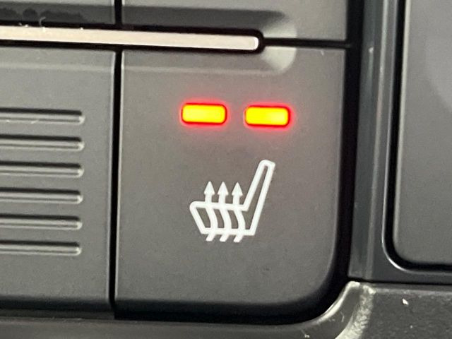 【シートヒーター】寒い日に重宝するシートヒーター!エアコンより早く温まってくれるので寒がりの人も安心ですね♪エアコンの温風は乾燥するから苦手、という方にもをおすすめです。