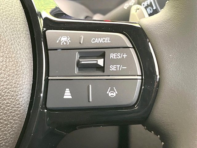 【アダプティブクルーズコントロール】高速道路での長距離走行が楽に!!自動で速度を保つクルーズコントロールが、衝突軽減システムと連携し、前方の車両を感知して車間を保つように速度調節してくれます!!