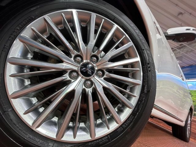 �y����18�C���`�A���~�z�C�[���z�O�ςɃ}�b�`���������A���~�z�C�[���𑕒����Ă���܂��B�e��ЊO�A���~�z�C�[����A�X�^�b�h���X�^�C�����戵�����Ă���܂��B���񂲑��k����������