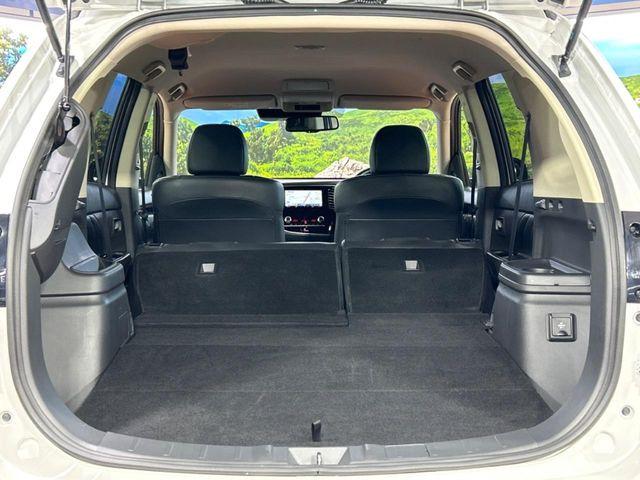 ���i�̂���������ʋ΁A���}���ɏ\���ȉ׎��X�y�[�X���m�ۂ��Ă���܂��B�Z�J���h�V�[�g��|���ƁA�傫�ȉו��̐ύڂ��\�ł���