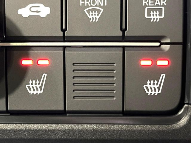 【シートヒーター】寒い日に重宝するシートヒーター!エアコンより早く温まってくれるので寒がりの人も安心ですね♪エアコンの温風は乾燥するから苦手、という方にもをおすすめです。