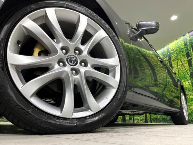 【純正19インチアルミホイール】外観にマッチした純正アルミホイールを装着しております。各種社外アルミホイールや、スタッドレスタイヤも取扱いしております。是非ご相談ください♪