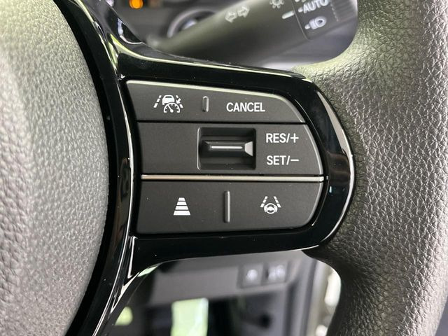 【アダプティブクルーズコントロール】高速道路での長距離走行が楽に!!自動で速度を保つクルーズコントロールが、衝突軽減システムと連携し、前方の車両を感知して車間を保つように速度調節してくれます!!