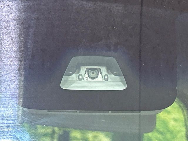 �y�X�}�[�g�A�V�X�g�z���s���ɑO���̎ԗ�����F�����A�Փ˂������Ȏ��͌x��ƃu���[�L�ŏՓˉ���Ɣ�Q�y�����A�V�X�g�B�����S�Ƀh���C�u�����y���݂��������܂��B