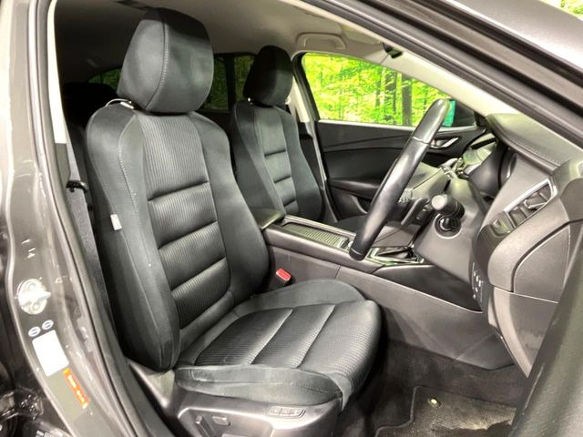 運転席シート廻りは使用感も少なく、良好な状態となっています。丁寧に使われていたことがよくわかりますね。