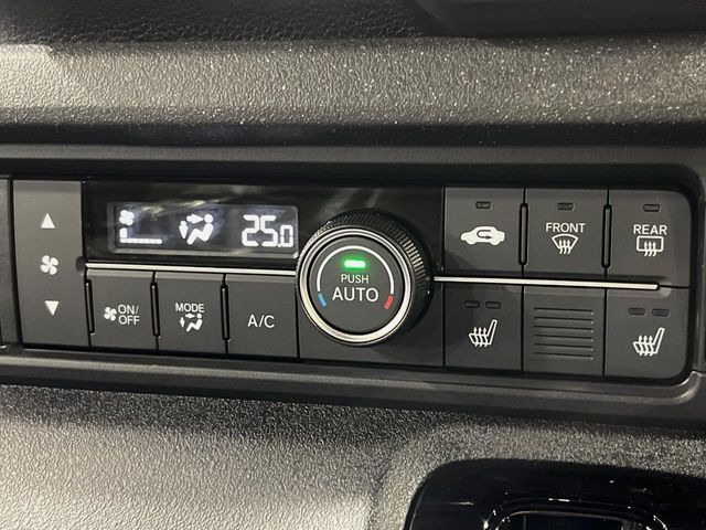 【シートヒーター】寒い日に重宝するシートヒーター!エアコンより早く温まってくれるので寒がりの人も安心ですね♪エアコンの温風は乾燥するから苦手、という方にもをおすすめです。