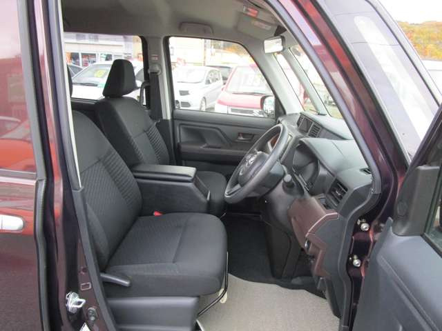 センターアームレスト付きベンチシート!