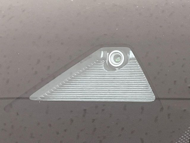 【スマートシティブレーキサポート】低速走行中に前方の車両等を認識し、衝突しそうな時は警報とブレーキで衝突回避と被害軽減をアシスト。より安全にドライブをお楽しみいただけます。