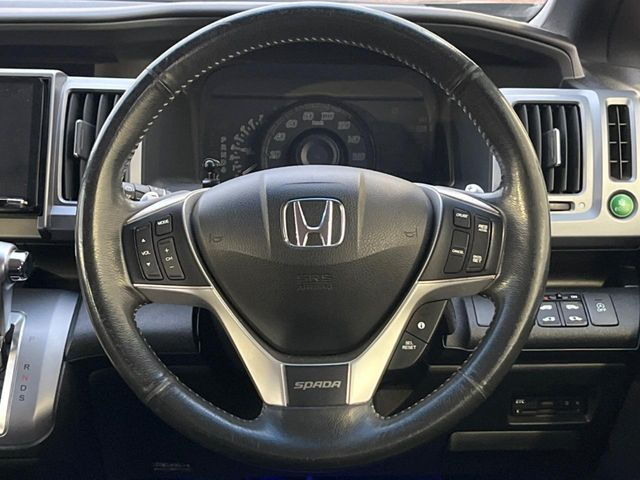 �y�����v�����X�e�A�����O�z�㎿�Ȋv���g�p���邱�ƂŁA��ɂ����������݂ƂĂ��^�]���₷���n���h���ł���