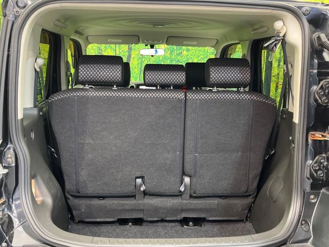 ���i�̂���������ʋ΁A���}���ɏ\���ȉ׎��X�y�[�X���m�ۂ��Ă���܂��B�Z�J���h�V�[�g��|���ƁA�傫�ȉו��̐ύڂ��\�ł���