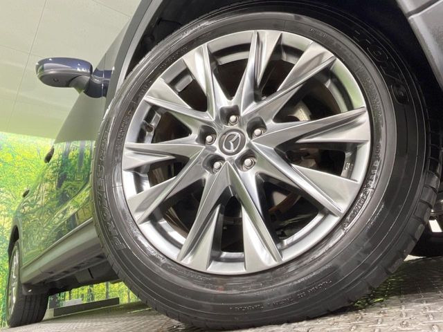 【純正19インチアルミホイール】外観にマッチした純正アルミホイールを装着しております。各種社外アルミホイールや、スタッドレスタイヤも取扱いしております。是非ご相談ください♪