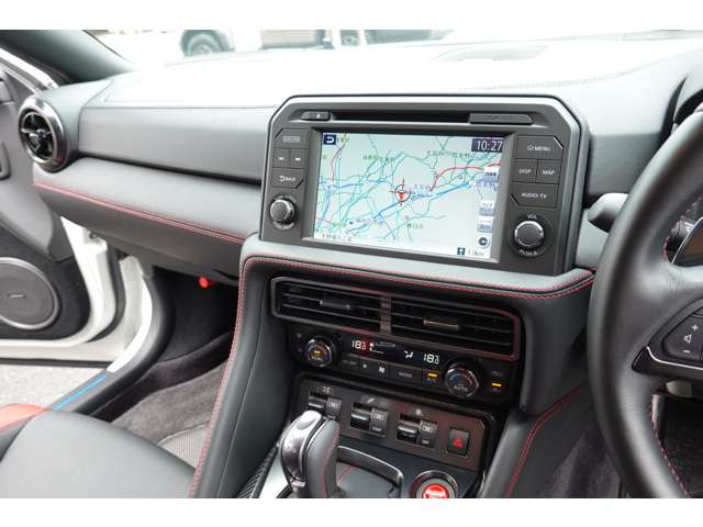 純正8インチワイドディスプレイナビ・TV・CD・DVD・ブルートゥース・USB・ビルトインETC。