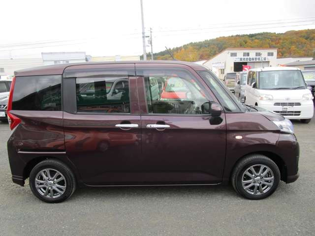 左右スライドドアで狭い場所での乗車も楽です!