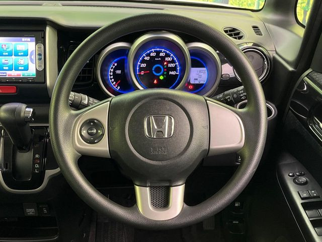 ステアリングも使用感が少なく、きれいな状態となっております♪