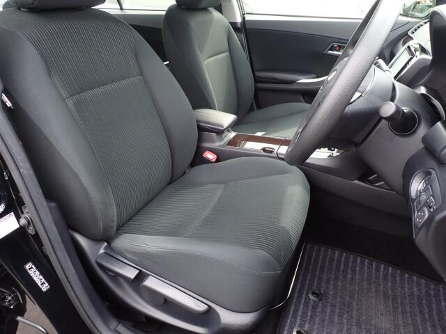 運転席も大きな擦れもなく状態良好です。