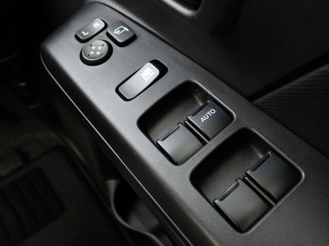 パワーウィンドウなので、窓の開閉もらくらくです!